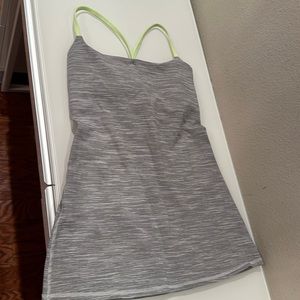 Size 4 Lululemon top built in bra